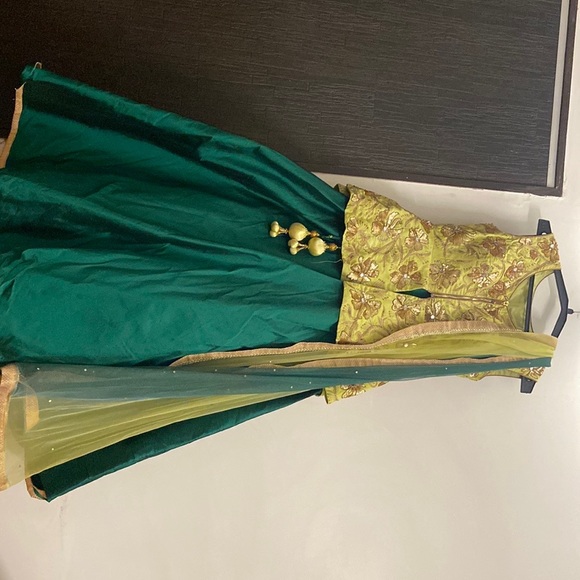 Beautiful Lehnga set - Picture 2 of 3